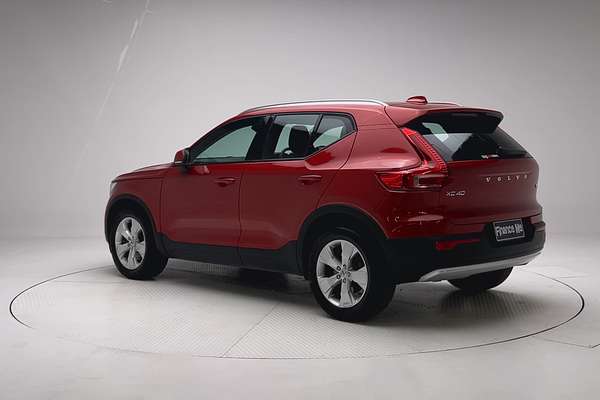 2022 Volvo XC40 T4 Momentum thumb-5