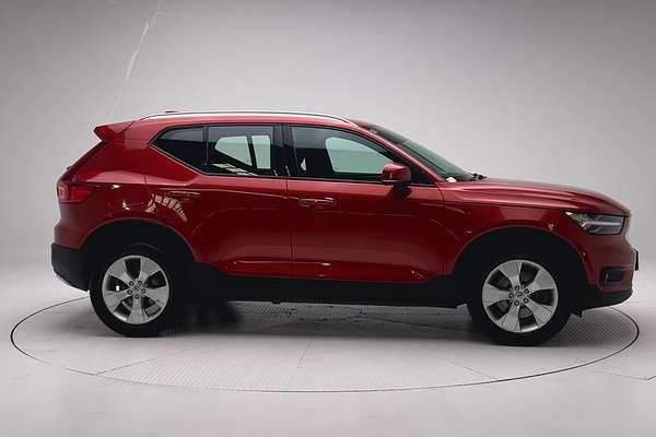 2022 Volvo XC40 T4 Momentum thumb-8