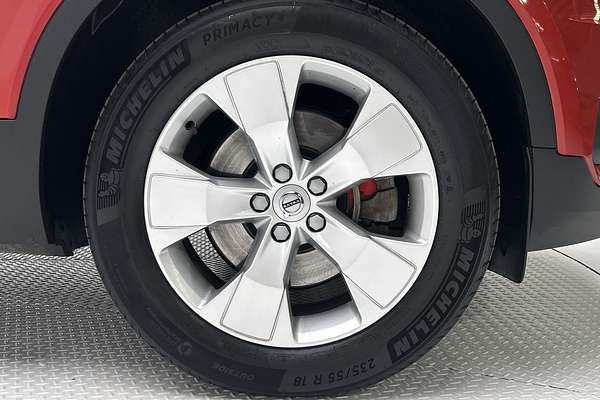 2022 Volvo XC40 T4 Momentum thumb-9