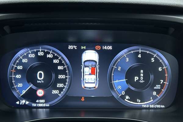 2022 Volvo XC40 T4 Momentum thumb-13