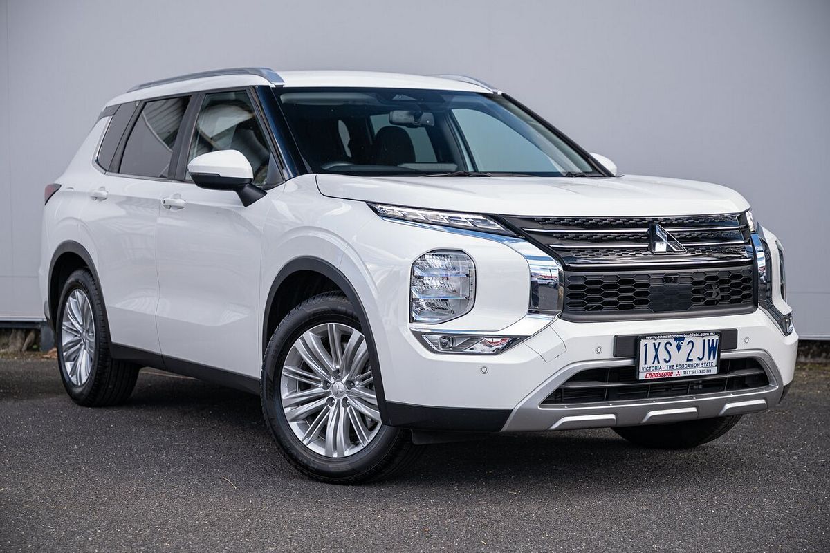 2023 Mitsubishi Outlander LS ZM