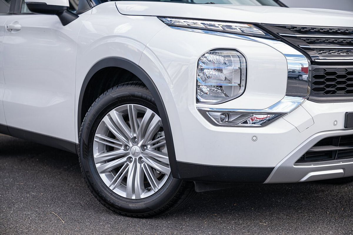 2023 Mitsubishi Outlander LS ZM