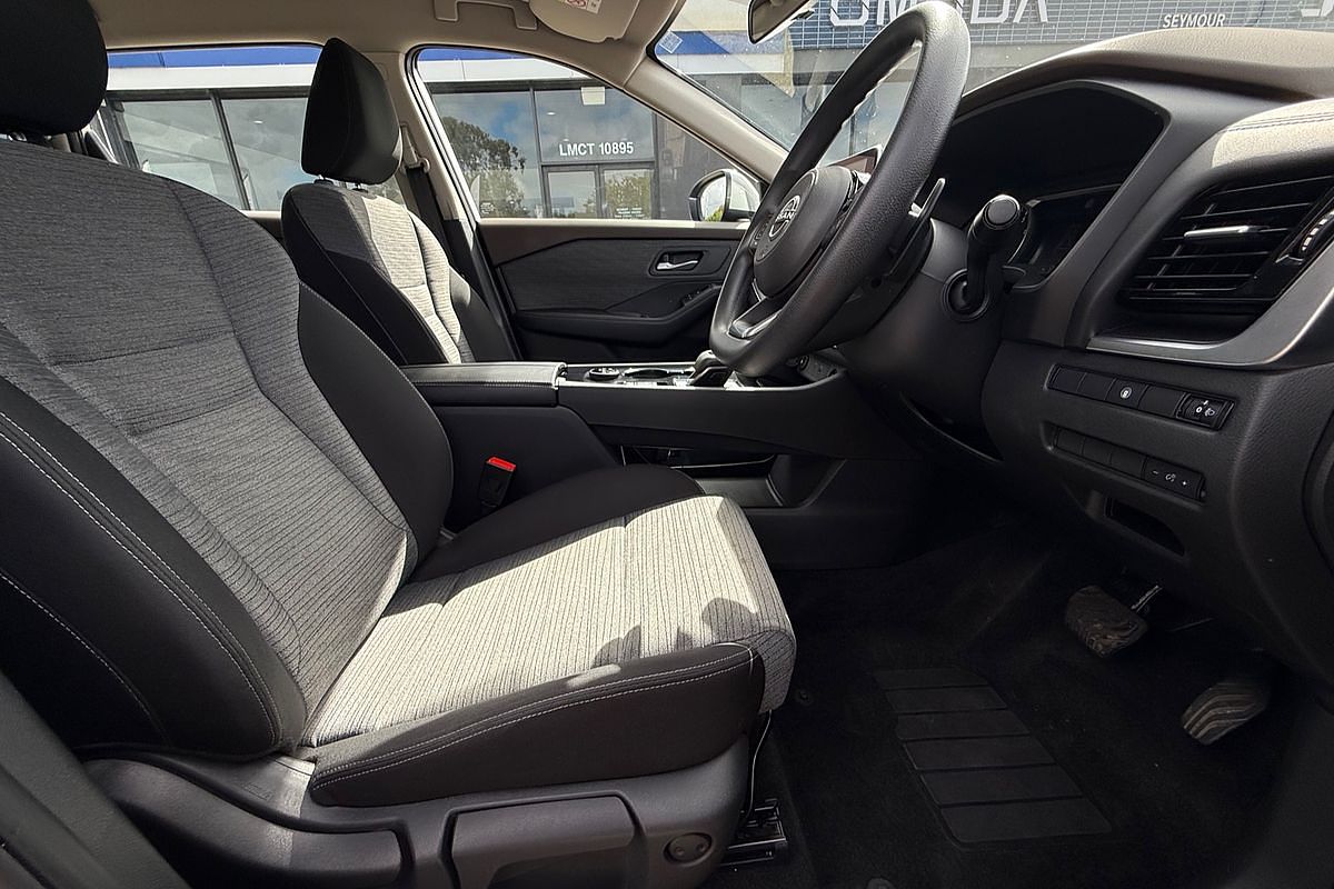 2024 Nissan X-TRAIL ST T33