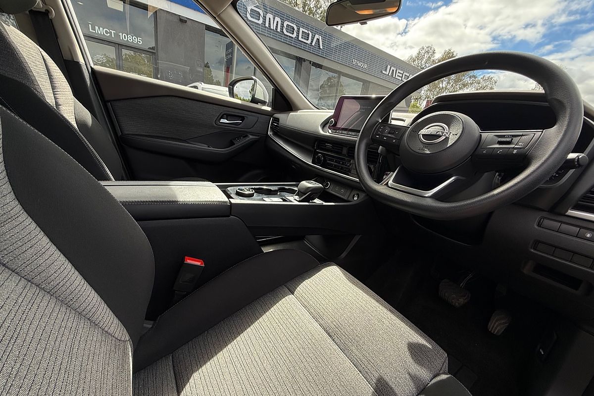 2024 Nissan X-TRAIL ST T33