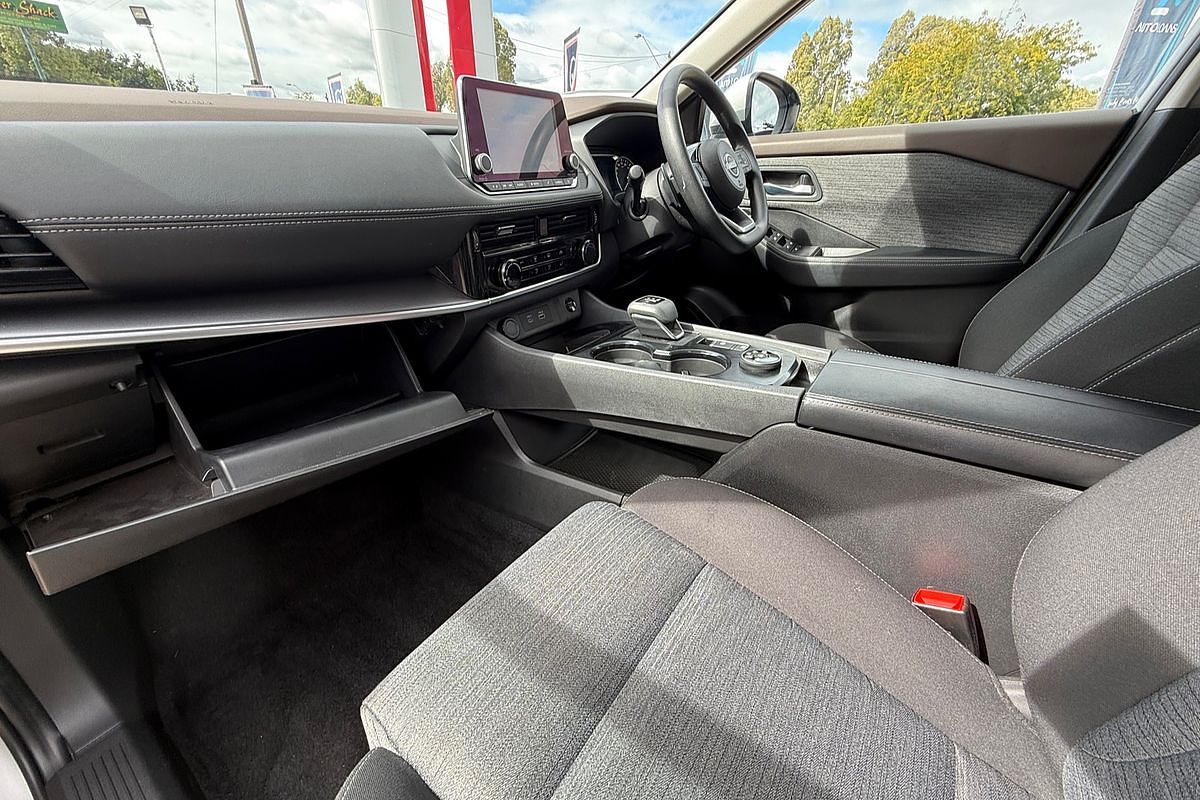 2024 Nissan X-TRAIL ST T33