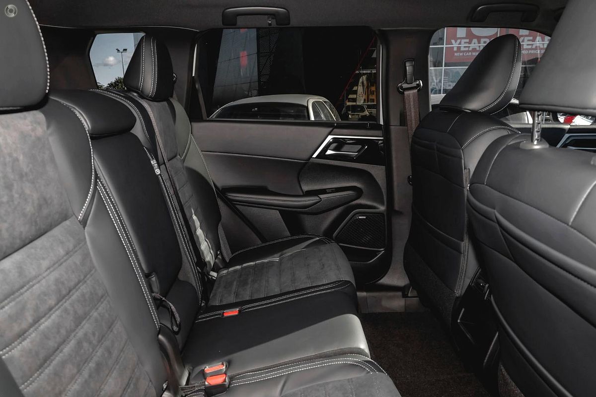 2026 Mitsubishi Outlander Black Edition ZM