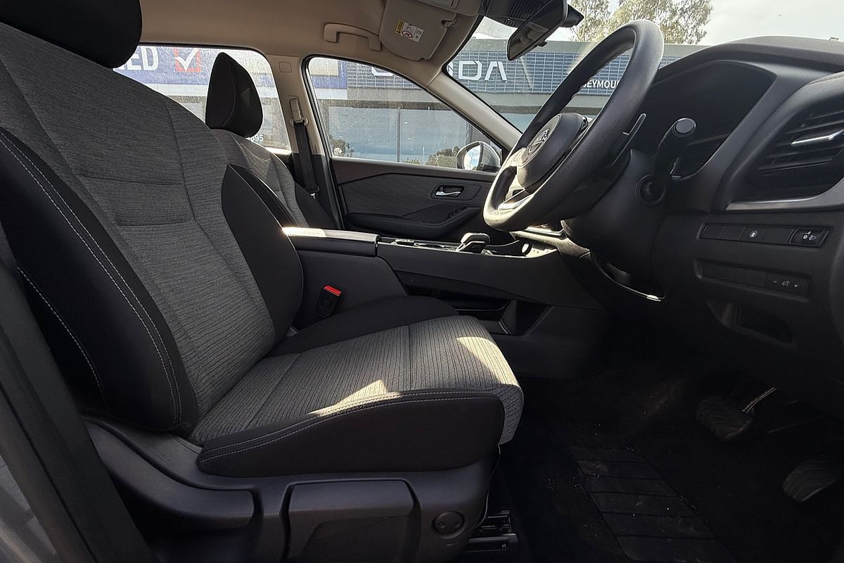 2024 Nissan X-TRAIL ST T33