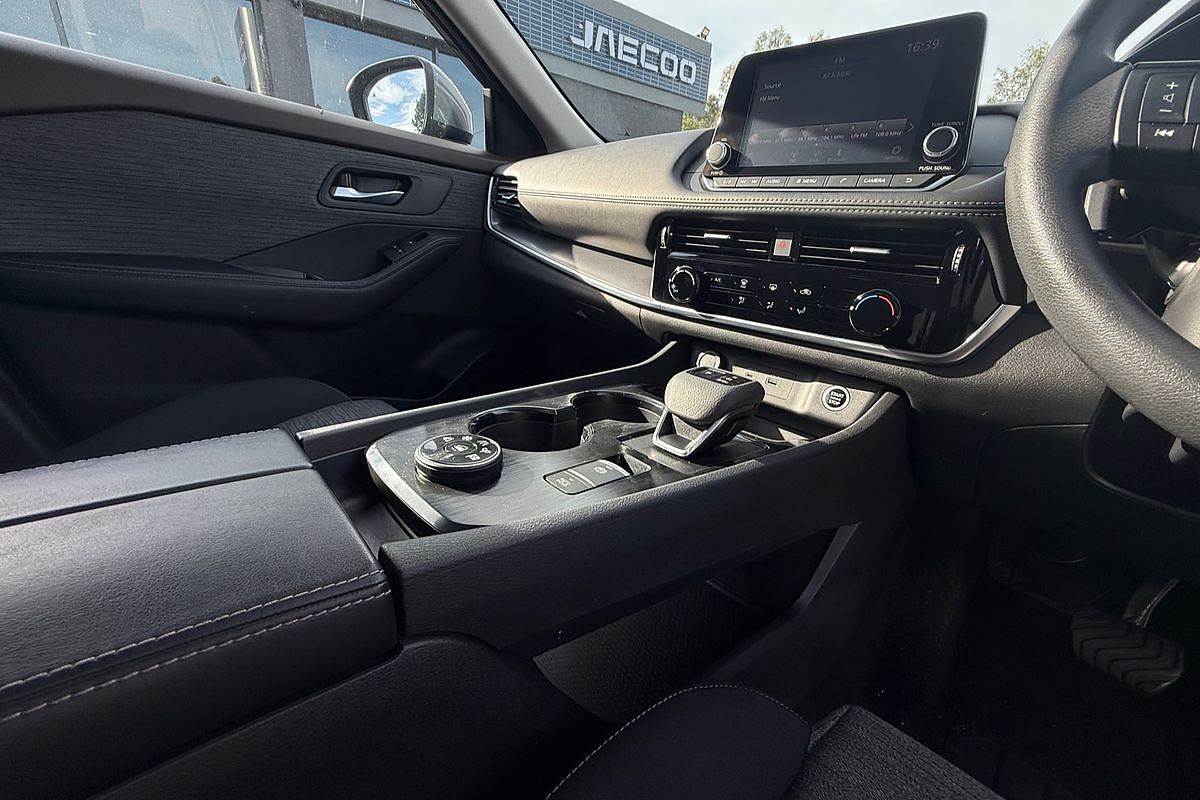 2024 Nissan X-TRAIL ST T33