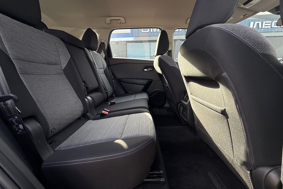 2024 Nissan X-TRAIL ST T33