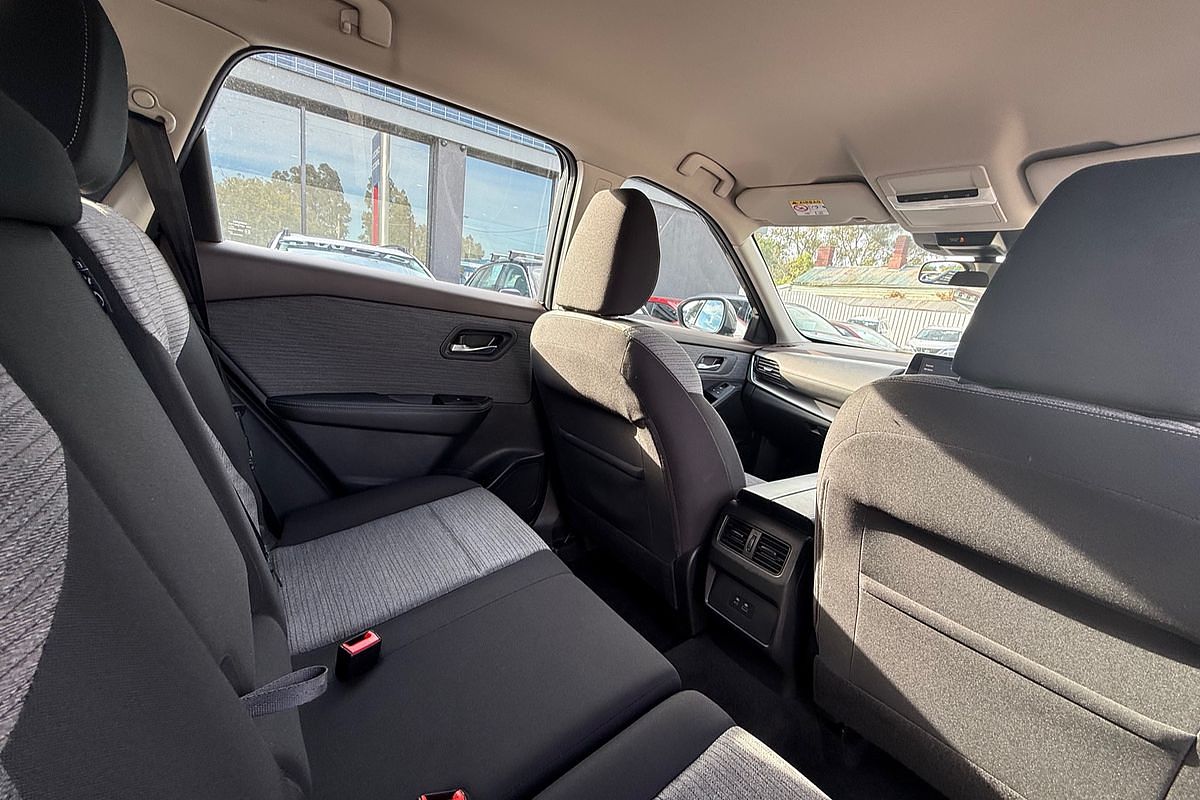 2024 Nissan X-TRAIL ST T33
