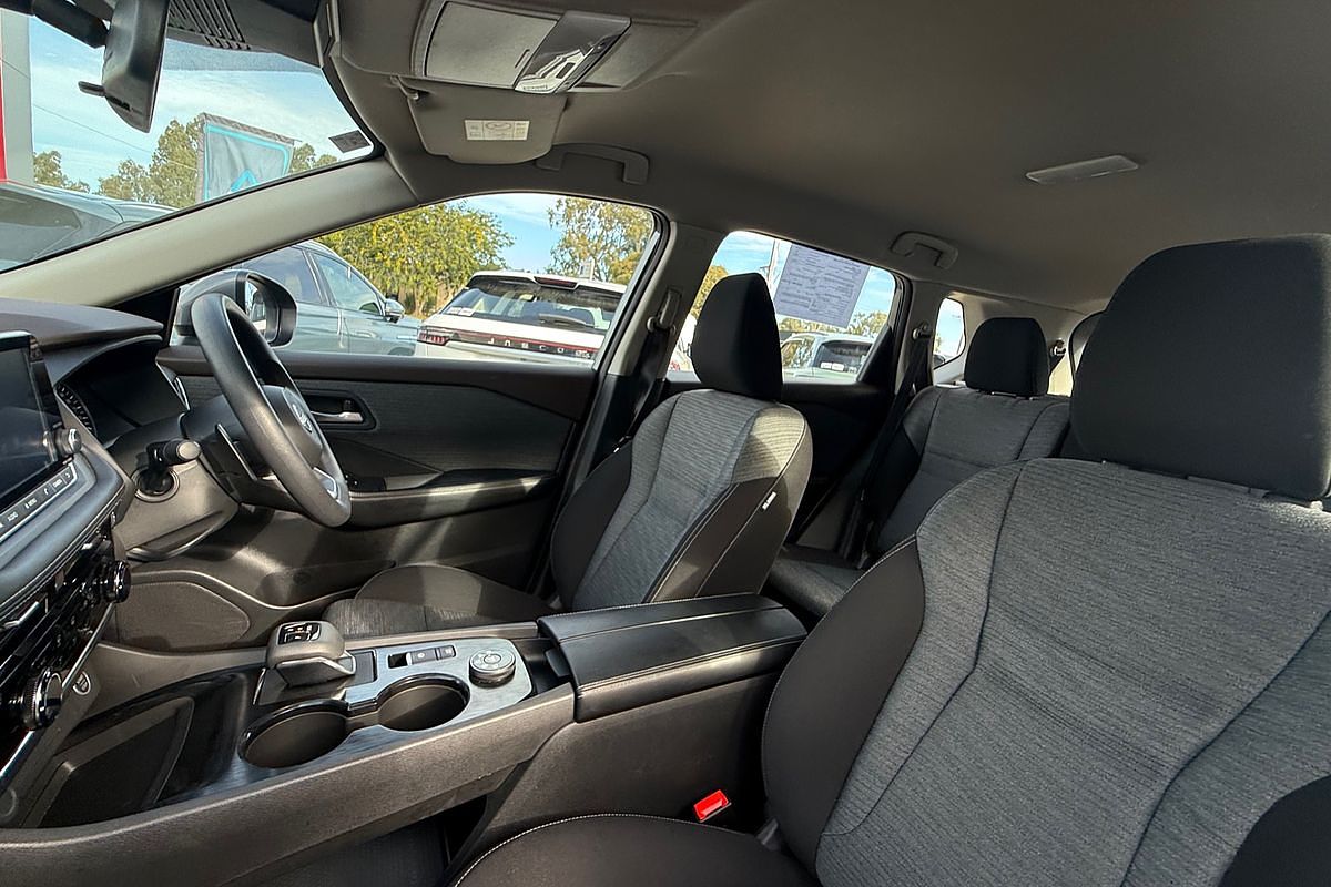 2024 Nissan X-TRAIL ST T33