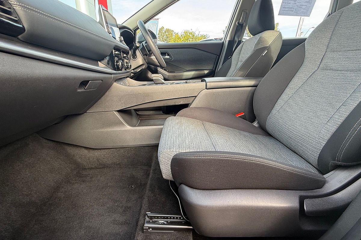 2024 Nissan X-TRAIL ST T33