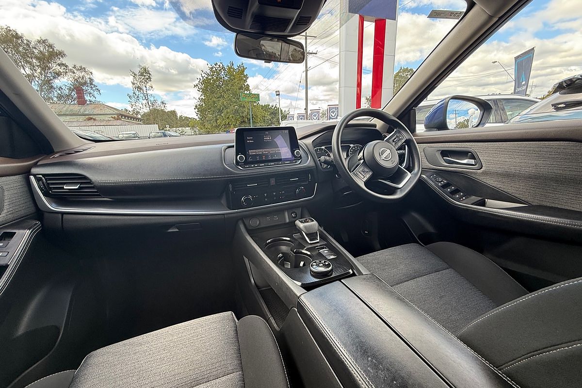 2024 Nissan X-TRAIL ST T33