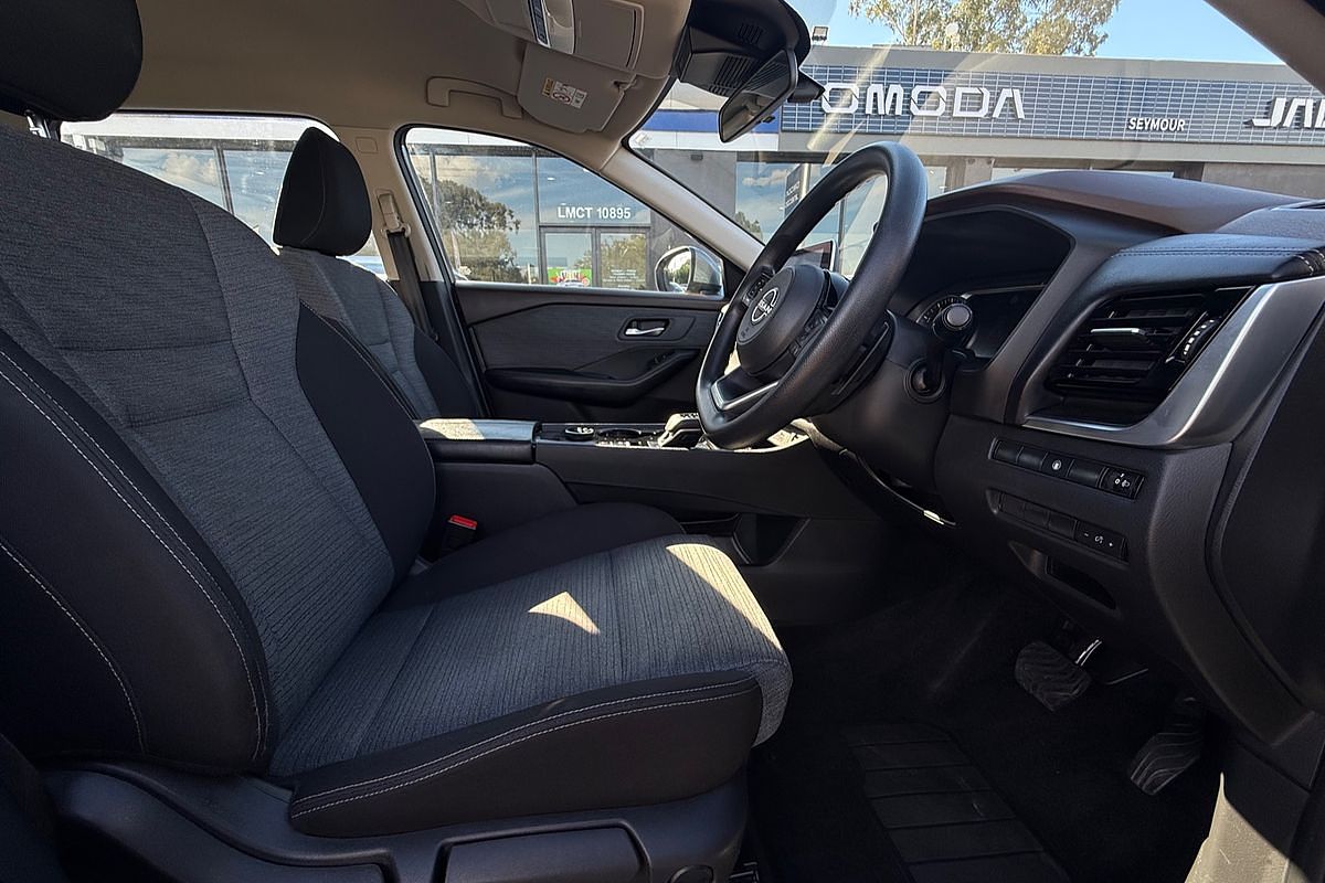 2024 Nissan X-TRAIL ST T33