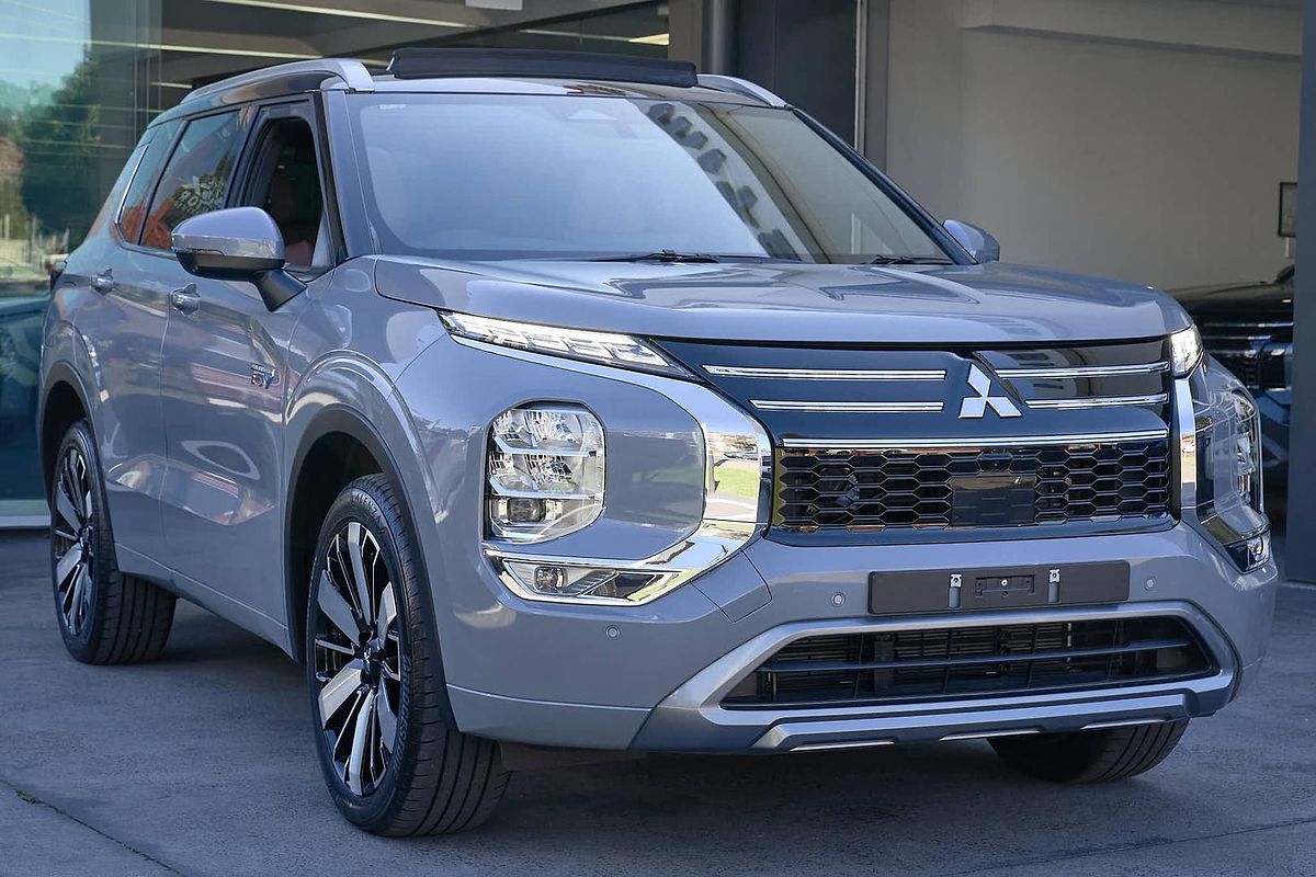 2025 Mitsubishi Outlander PHEV Exceed Tourer ZM