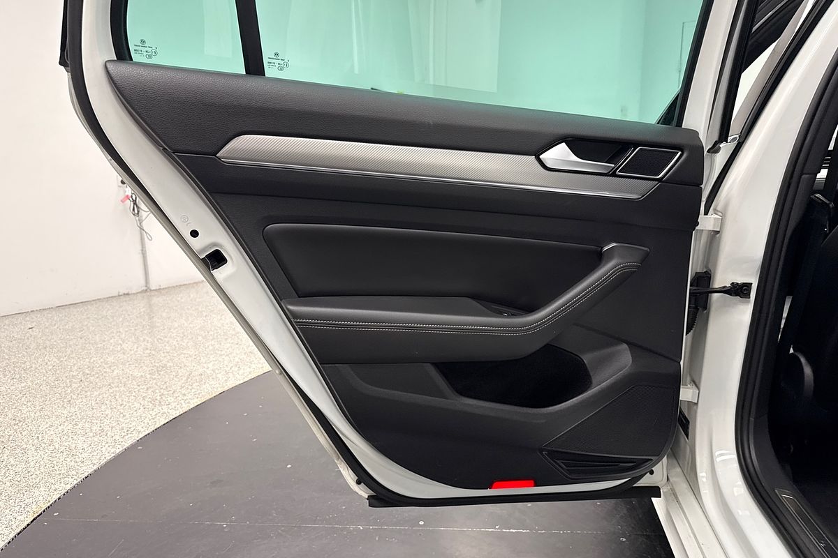 2018 Volkswagen Passat 206TSI R-Line B8