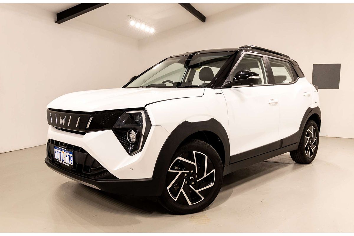 2025 Mahindra XUV3XO AX7L