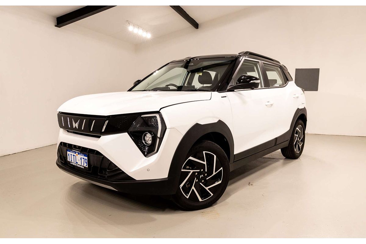 2025 Mahindra XUV3XO AX7L