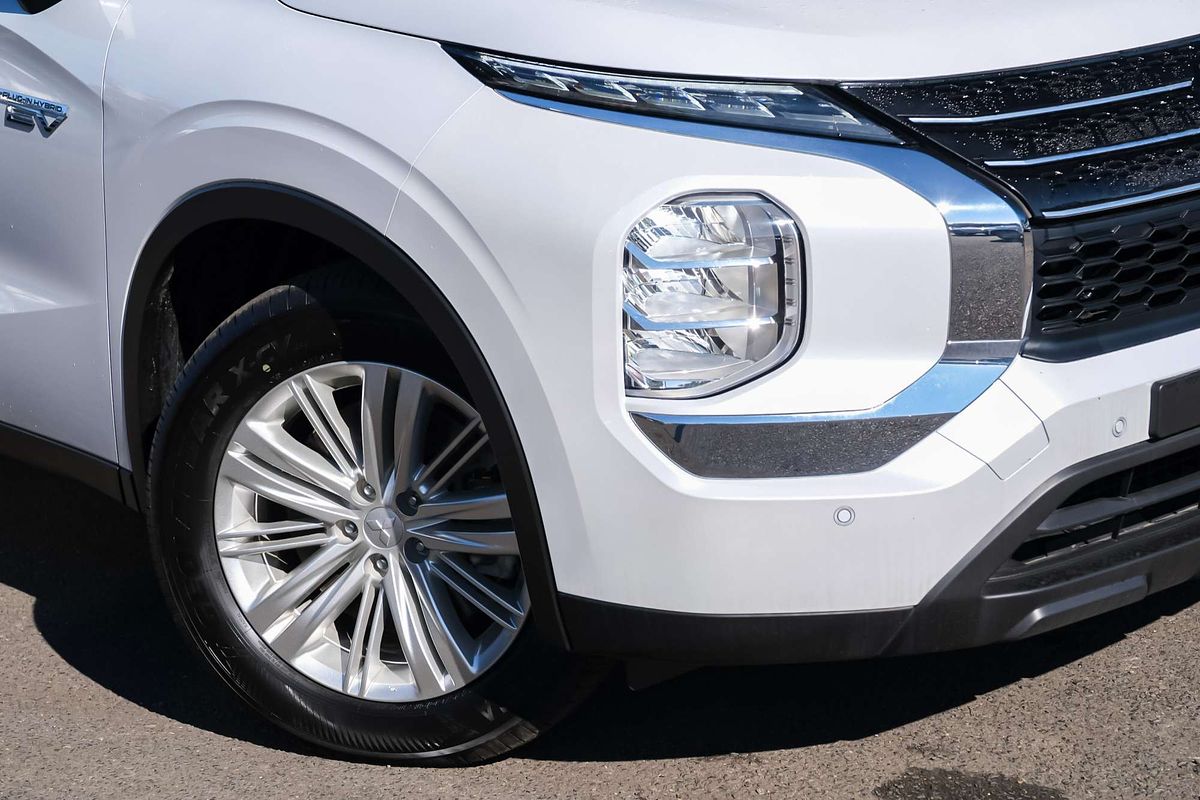 2025 Mitsubishi Outlander PHEV ES ZM