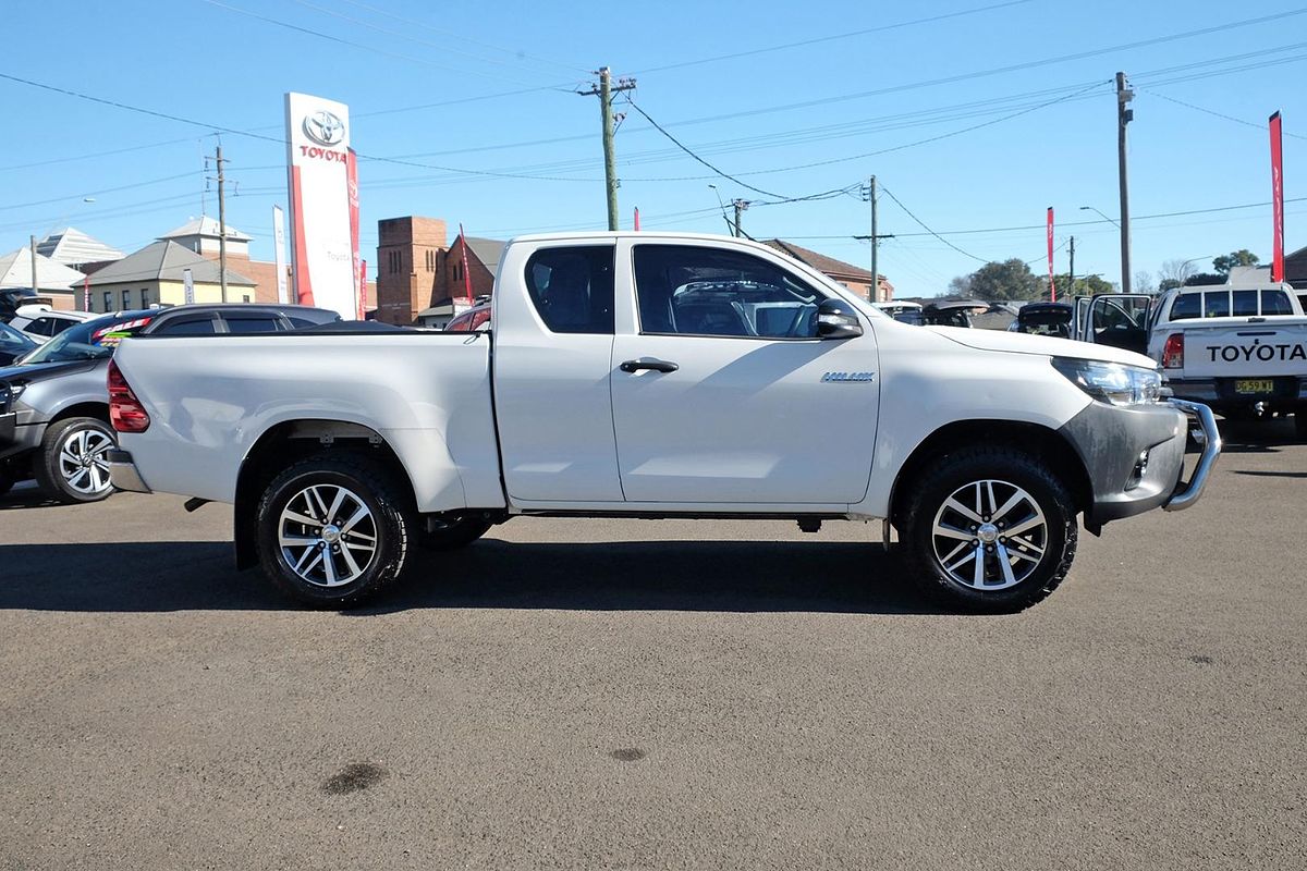 2015 Toyota Hilux Workmate GUN125R 4X4