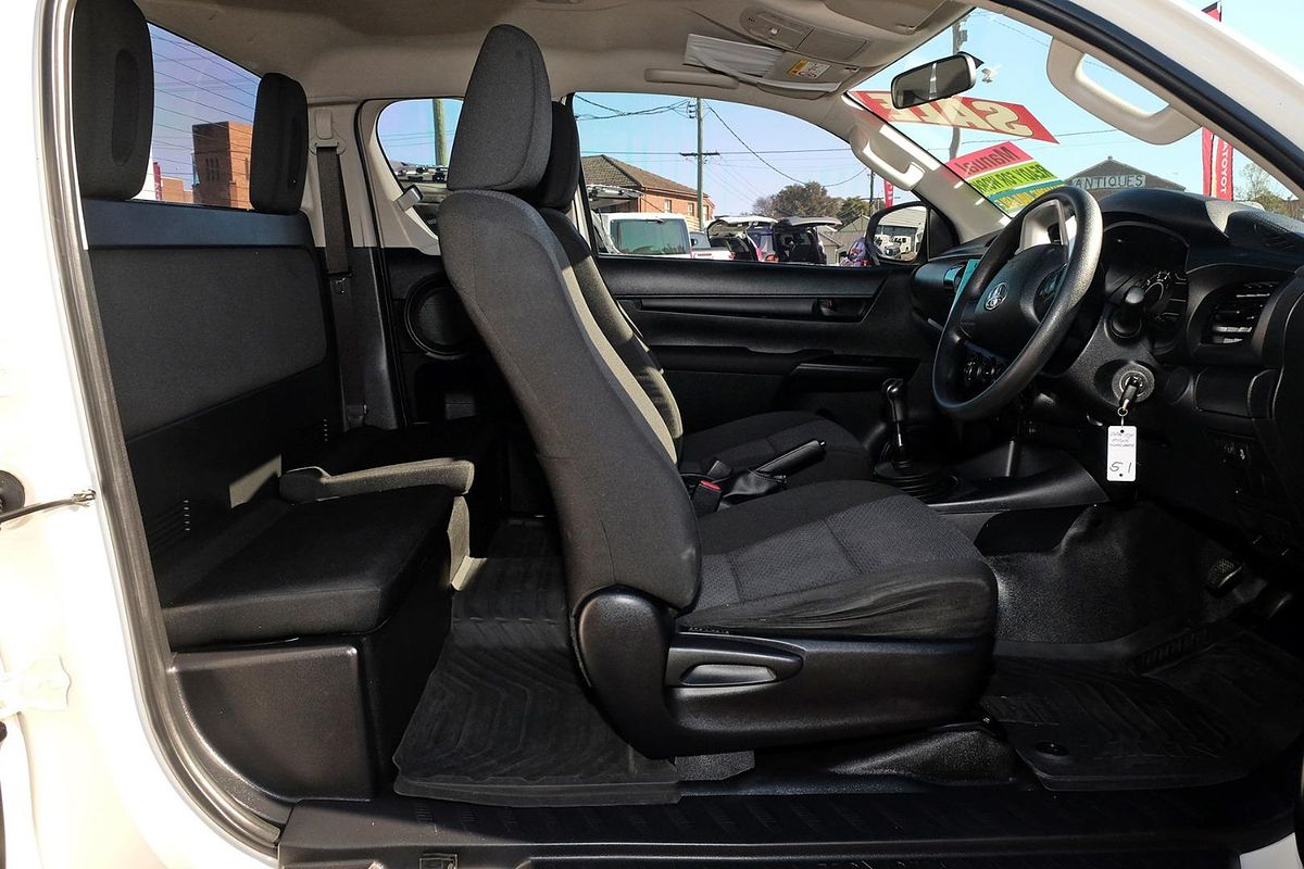 2015 Toyota Hilux Workmate GUN125R 4X4