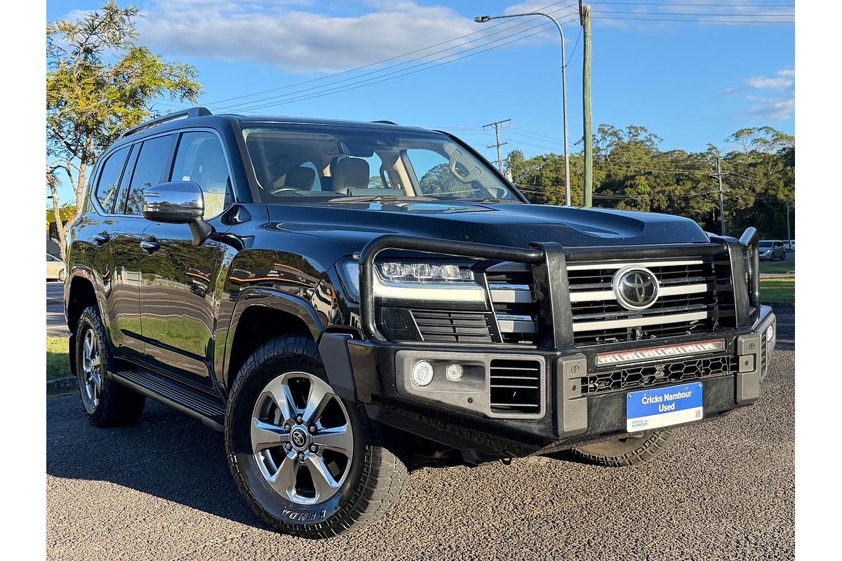 2022 Toyota Landcruiser Sahara FJA300R