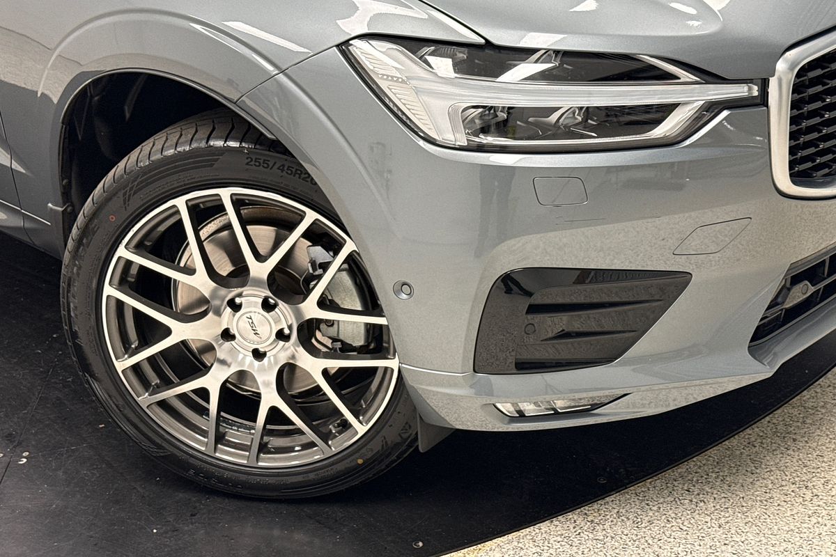 2020 Volvo XC60 T6 R-Design