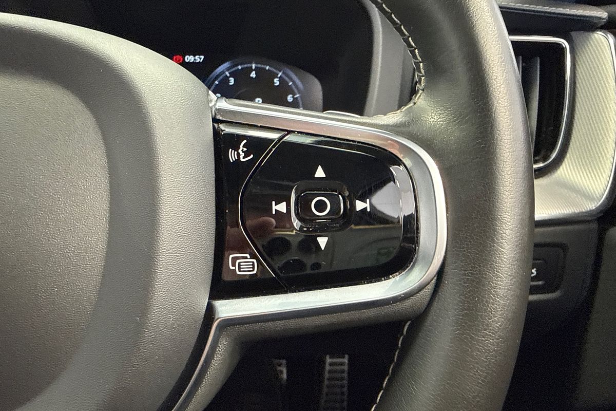 2020 Volvo XC60 T6 R-Design