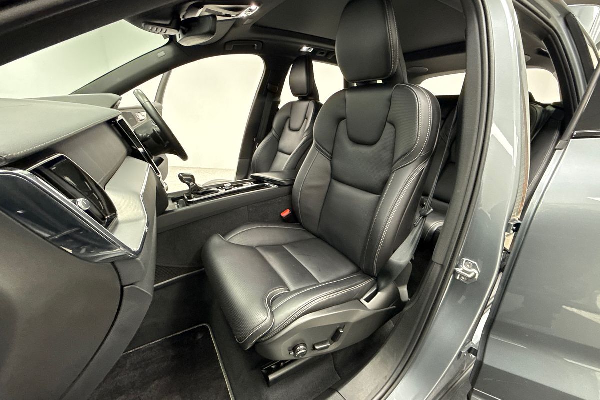 2020 Volvo XC60 T6 R-Design