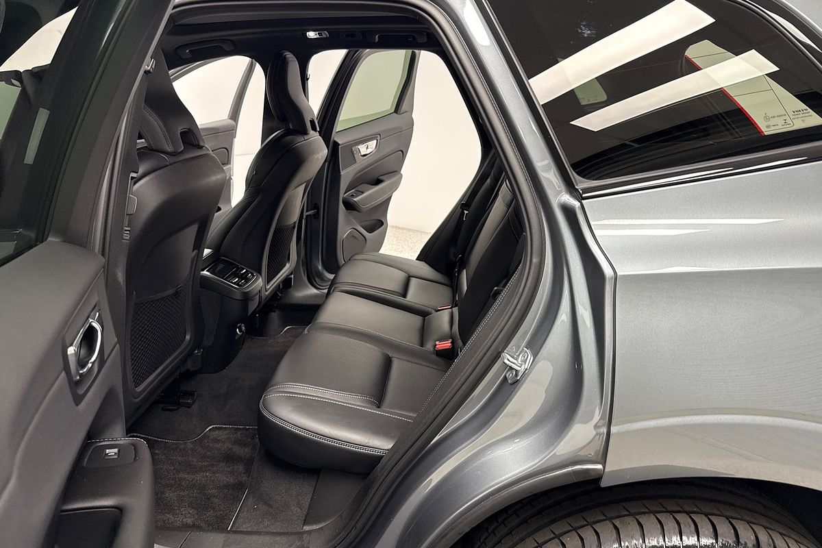 2020 Volvo XC60 T6 R-Design