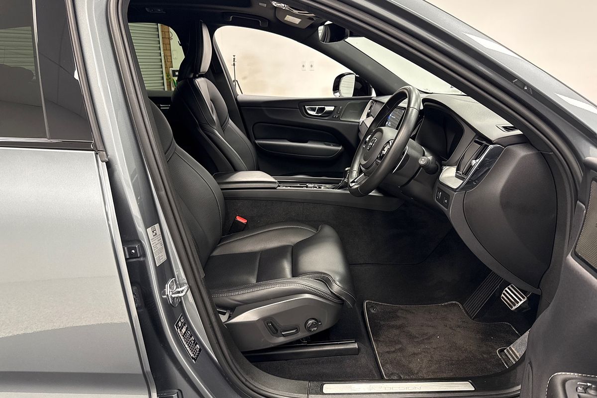 2020 Volvo XC60 T6 R-Design