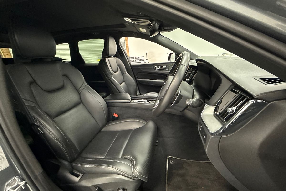2020 Volvo XC60 T6 R-Design