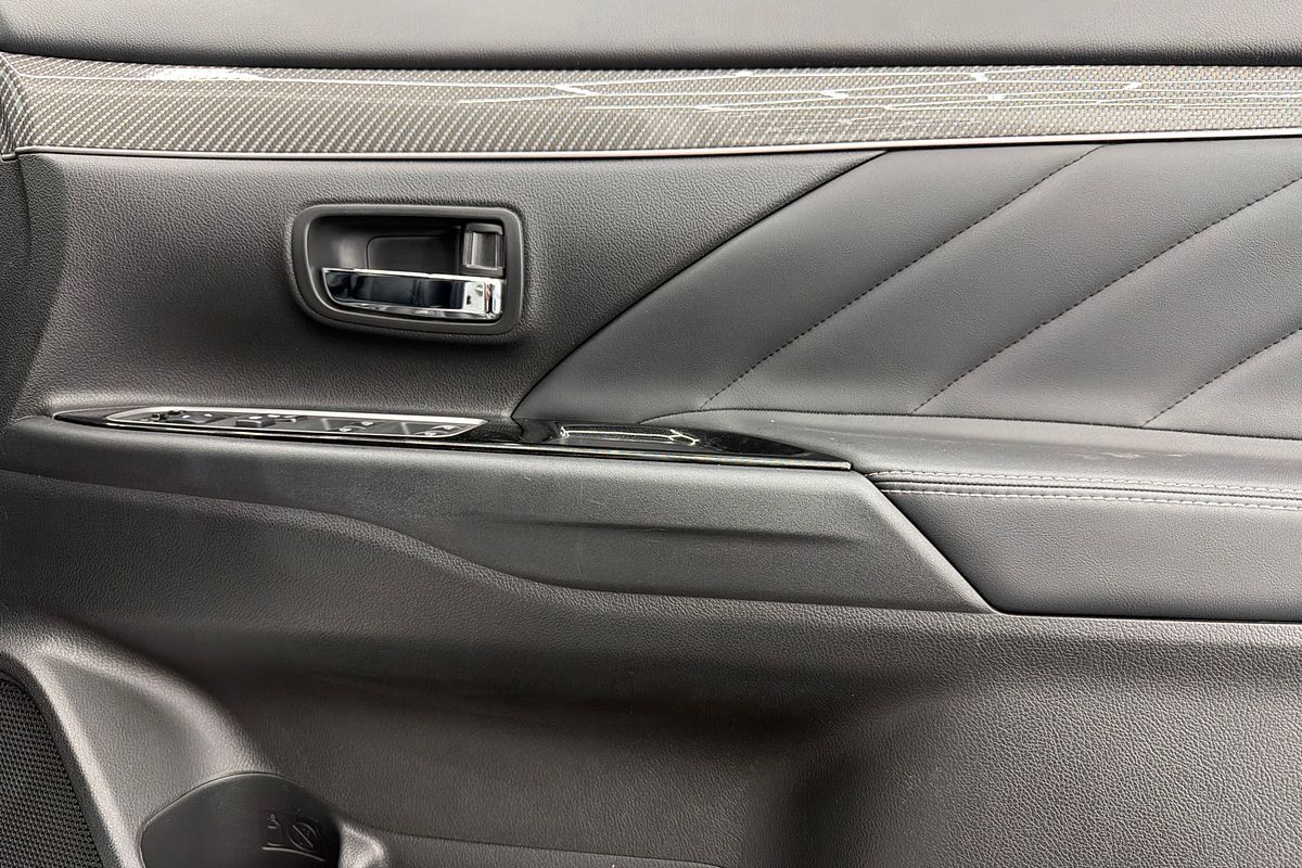 2018 Mitsubishi Outlander PHEV Exceed ZL