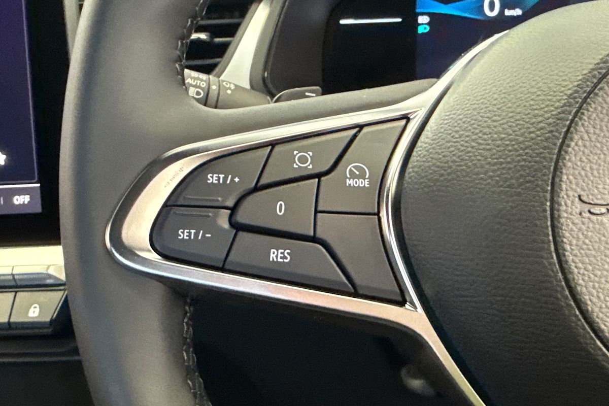 2025 Mitsubishi XE