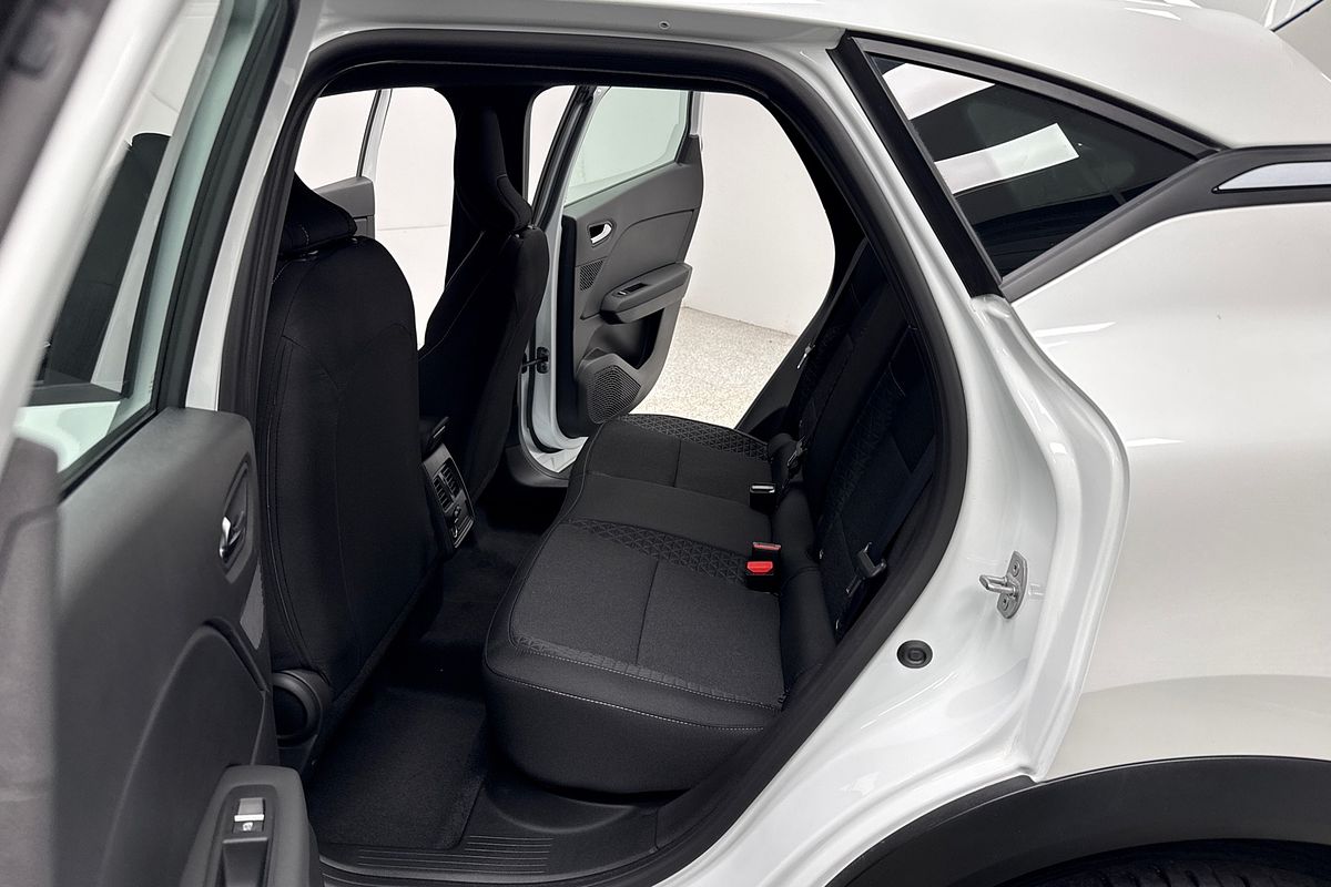 2025 Mitsubishi XE