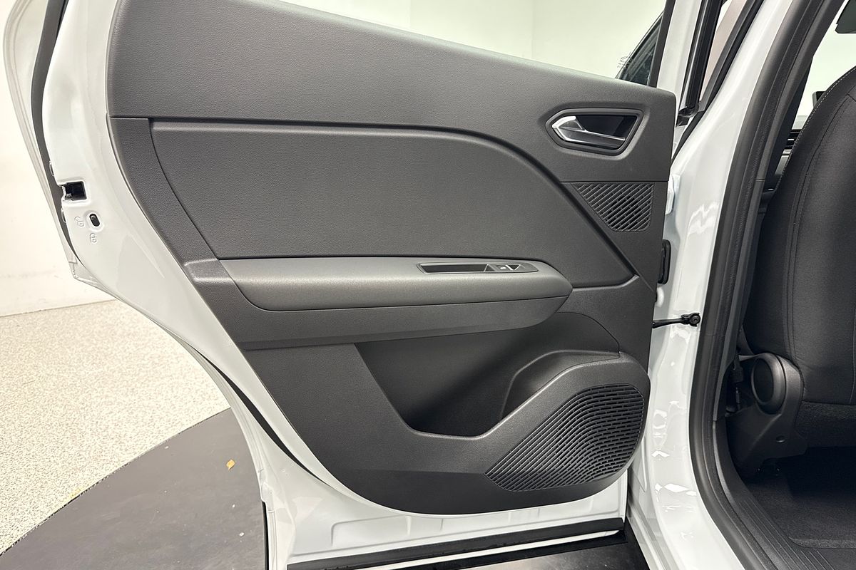 2025 Mitsubishi XE