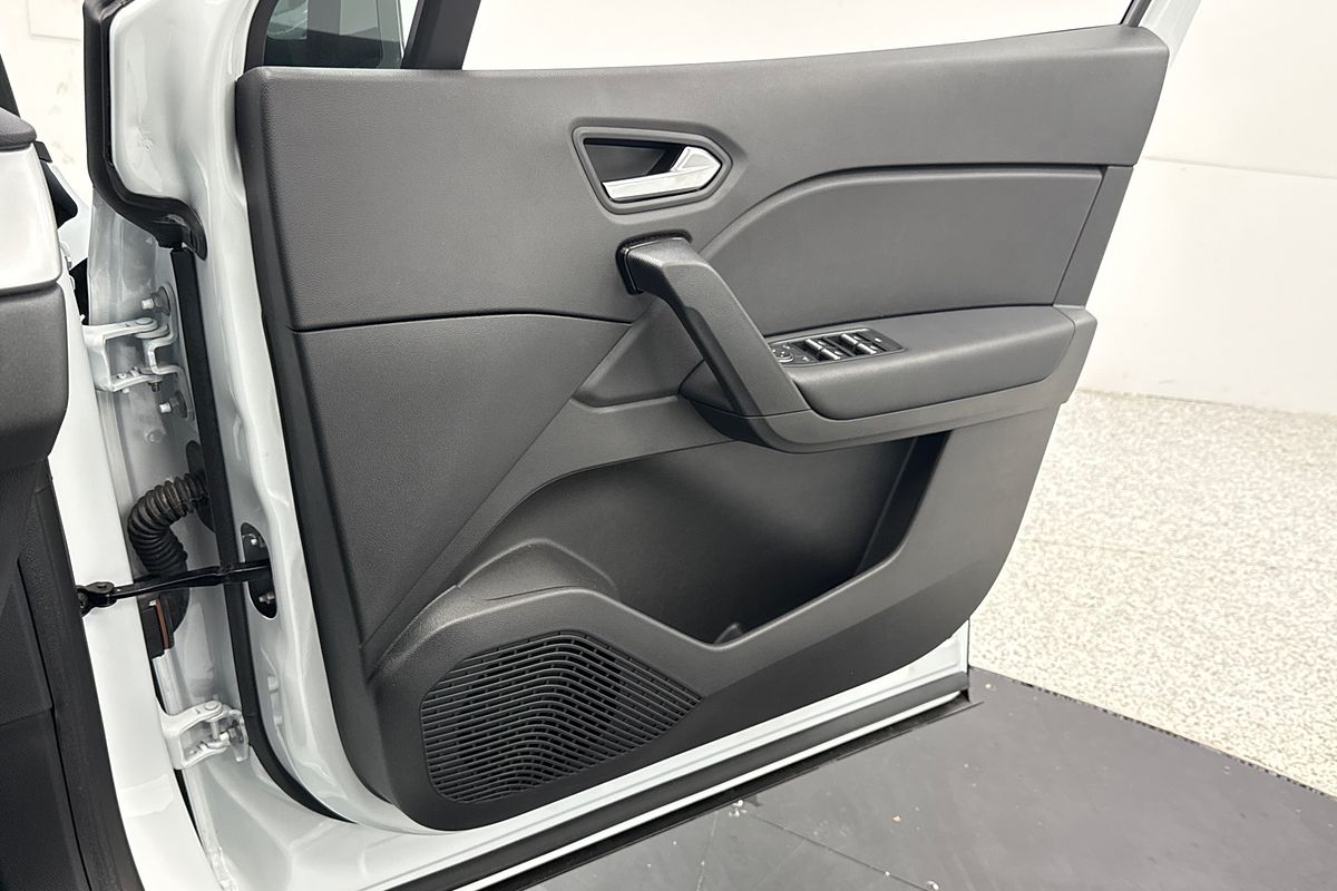 2025 Mitsubishi XE