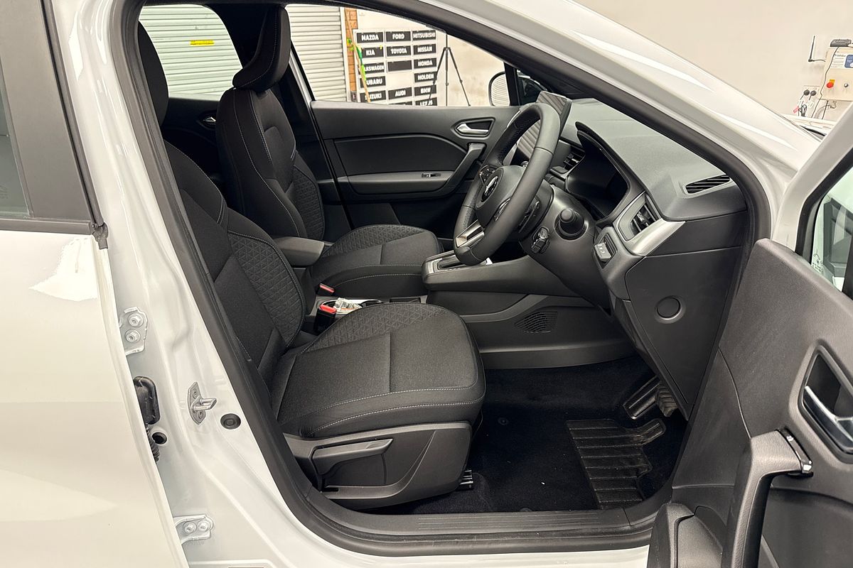 2025 Mitsubishi XE