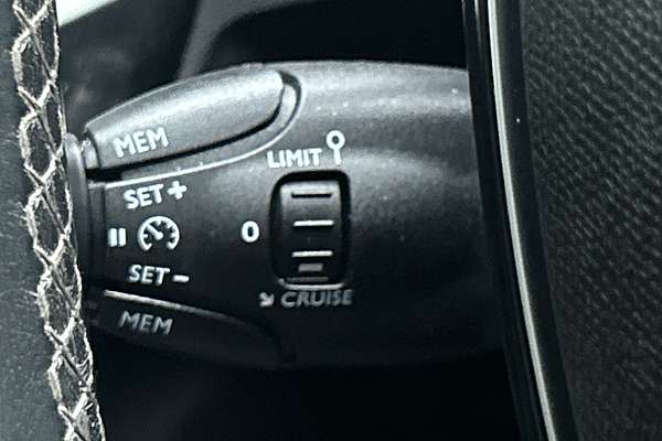 2017 Peugeot 3008 Active P84 thumb-17