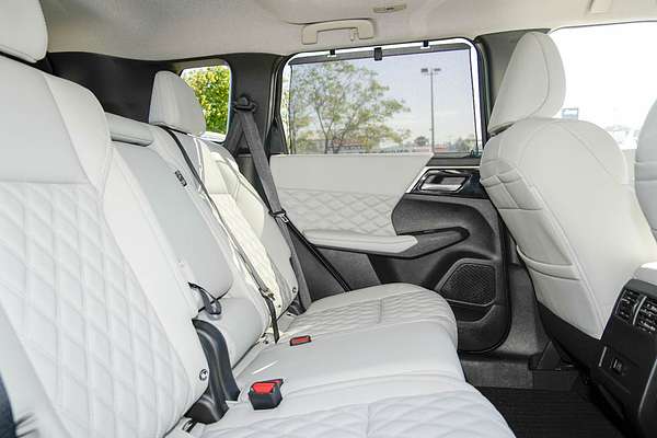 2024 Mitsubishi Outlander PHEV Exceed ZM thumb-8