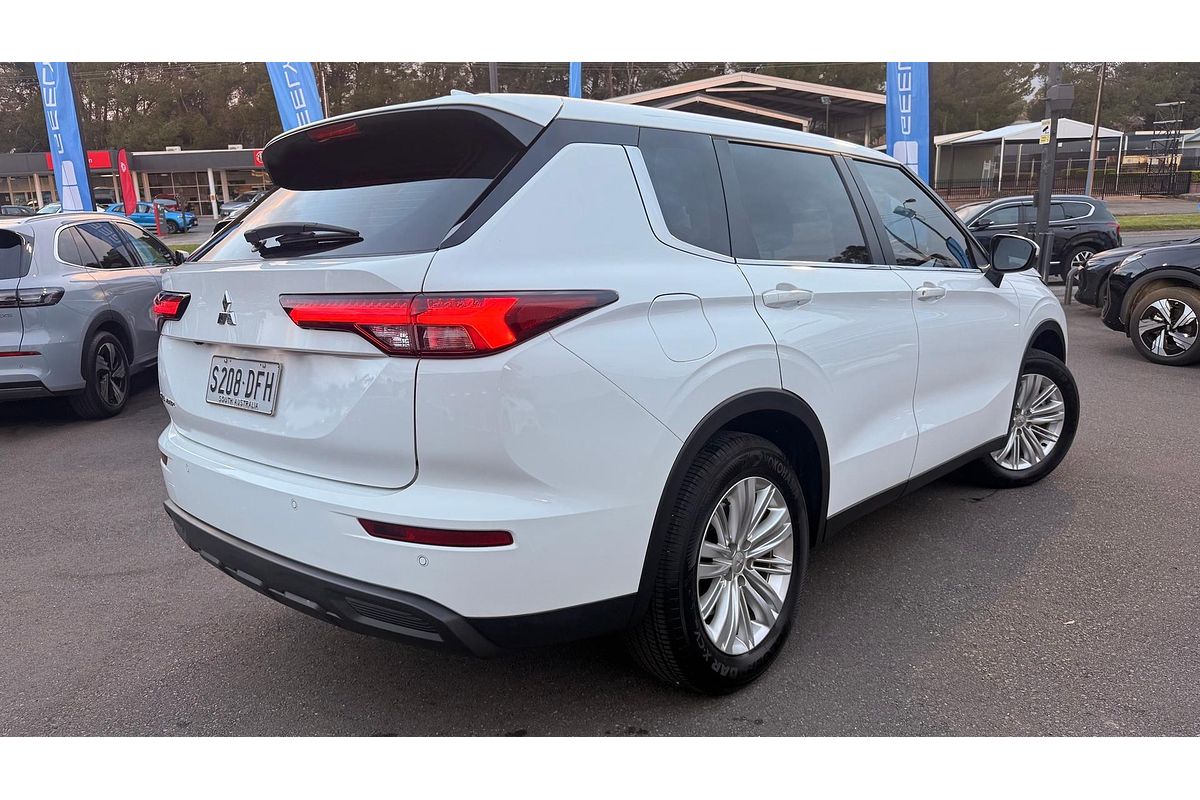 2024 Mitsubishi Outlander ES ZM