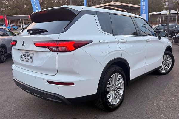 2024 Mitsubishi Outlander ES ZM thumb-1