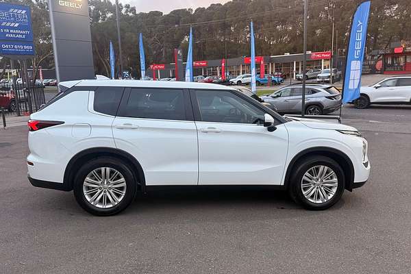 2024 Mitsubishi Outlander ES ZM thumb-2