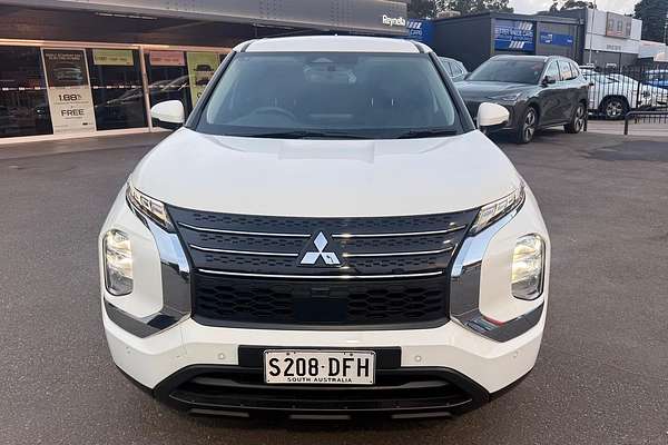 2024 Mitsubishi Outlander ES ZM thumb-3