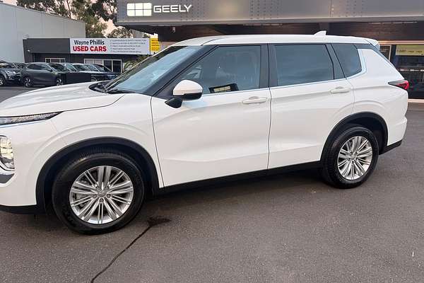 2024 Mitsubishi Outlander ES ZM thumb-4
