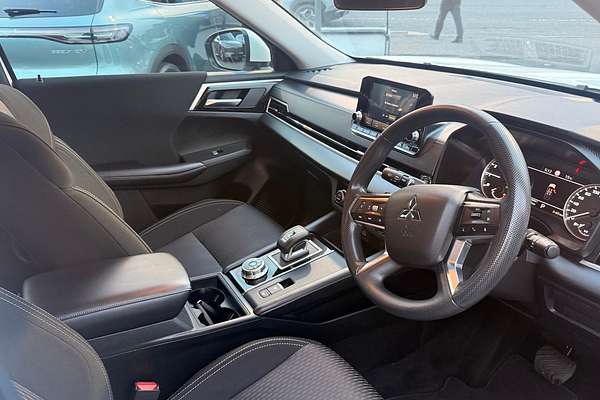 2024 Mitsubishi Outlander ES ZM thumb-7