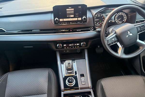 2024 Mitsubishi Outlander ES ZM thumb-11