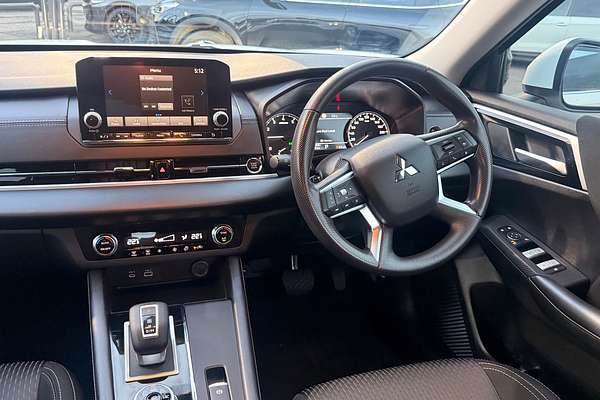 2024 Mitsubishi Outlander ES ZM thumb-13