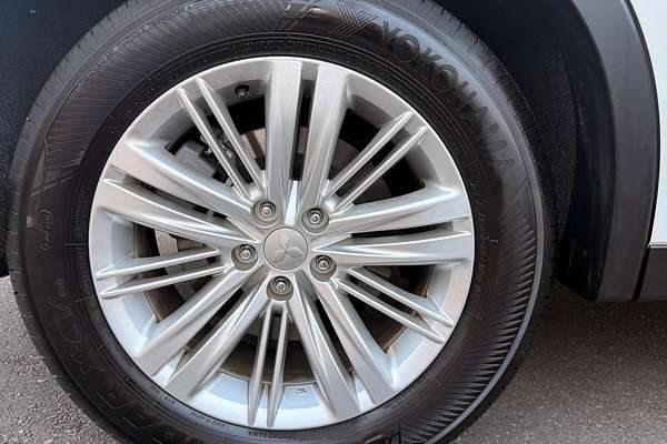 2024 Mitsubishi Outlander ES ZM thumb-28