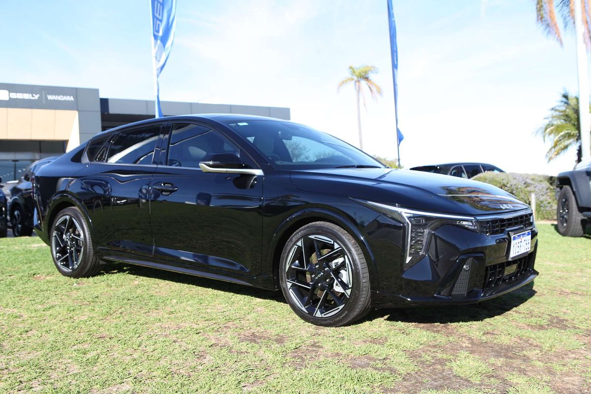 2025 Kia K4 GT-Line CL4m